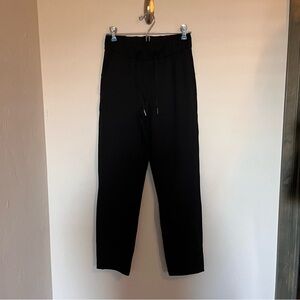 Lululemon 7/8 length straight leg pant. Fits Xs/S